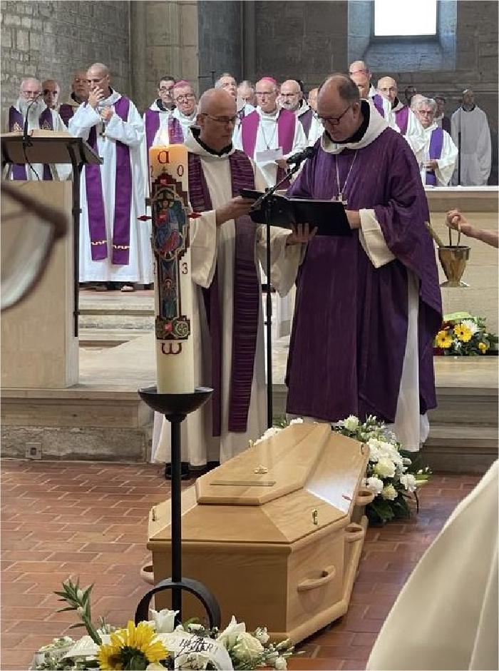 Obsèques-et-inhumation-de-Dom-Godefroy-Raguenet-de-Saint-Albin-Abbé-dAcey-le-11-août-2023-11