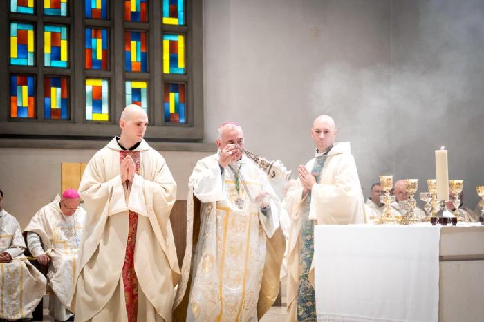 Benediction-abbatiale-Dom-Thomas-3